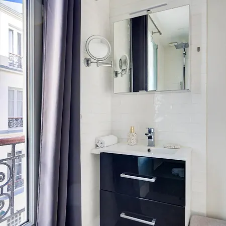 Апартаменты Bnbnova - Eiffel Tower & Invalides - 1br Париж