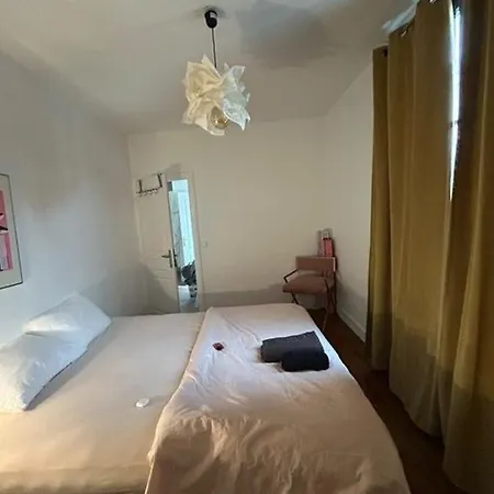 Elegant Artistic Flat On The Seine River דירה *