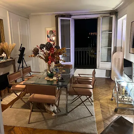Elegant Artistic Flat On The Seine River דירה *