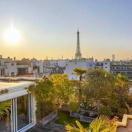 Trocadero De Luxe