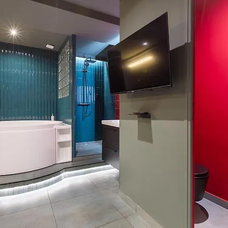 Arc De Triomphe Romantic Jacuzzi Emeraude Apartman *