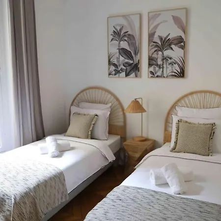 Charming 3 Bedroom Haussmannien In 17th * 파리