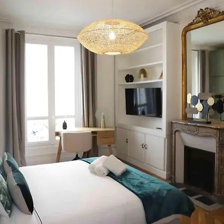 Charming 3 Bedroom Haussmannien In 17th 파리