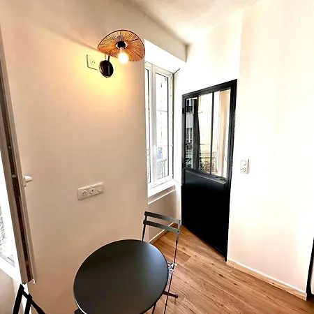 Sunny In The Heart Of 11eme Appartamento
