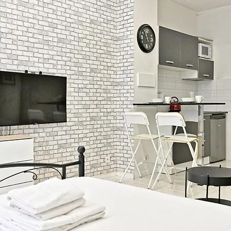 Апартаменты Cosy Proche De Montmartre Charme Du 18e *