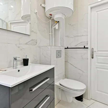 Апартаменты Cosy Proche De Montmartre Charme Du 18e *