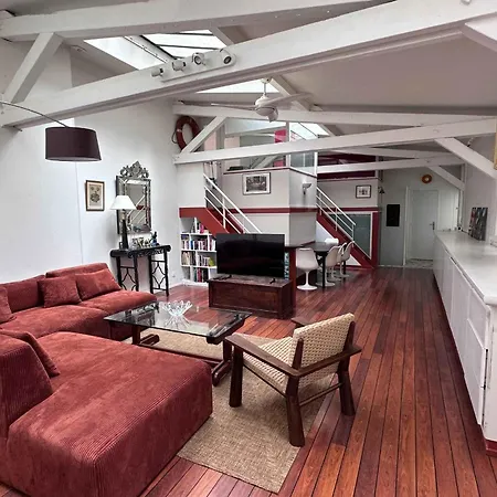 Atypical Loft In The Heart Of The Marais 아파트