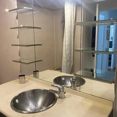 De 47m Avec Petit Balcon Et Vue Degagee Appartement