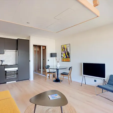 Refait A Neuf Avec Balcon Et Vue Sur La Seine - Bail Mobilite Apartman
