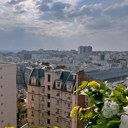 Large Charming In Paris
