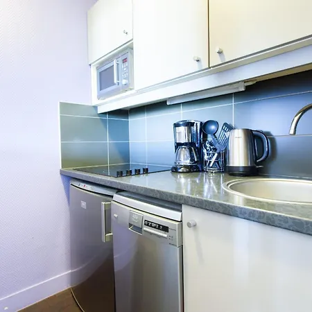 Cosy With Balcony Near Buttes Chaumont *