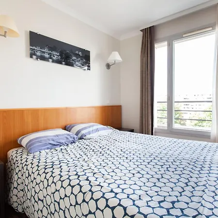 Cosy With Balcony Near Buttes Chaumont *