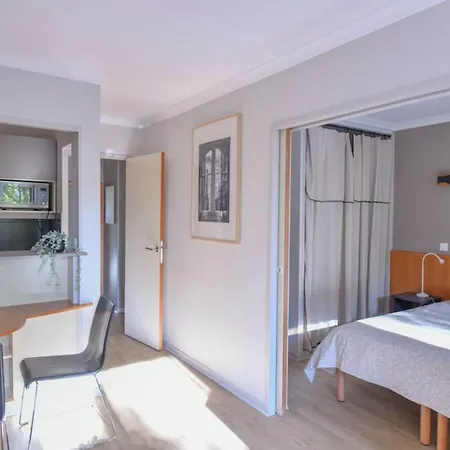 Cosy With Balcony Near Buttes Chaumont *