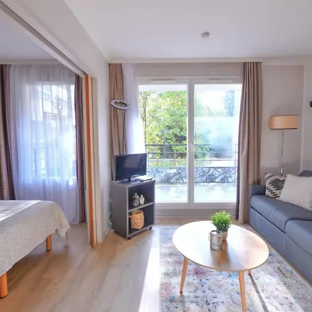 Cosy With Balcony Near Buttes Chaumont *