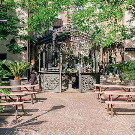 Les Jardins Du Marais Hotel