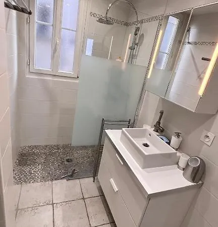 Doubles Les Champs-elysees Hotel