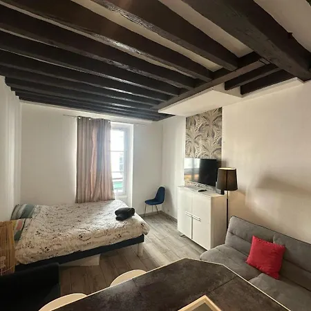 Ponthieu Apartment