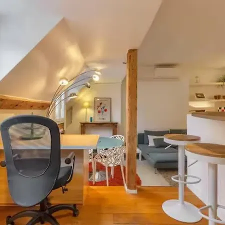 Before Making A Request Read My Profil Host At Bottom Of Page # Small Nest Under Rooftops - Heart Of Apartman *