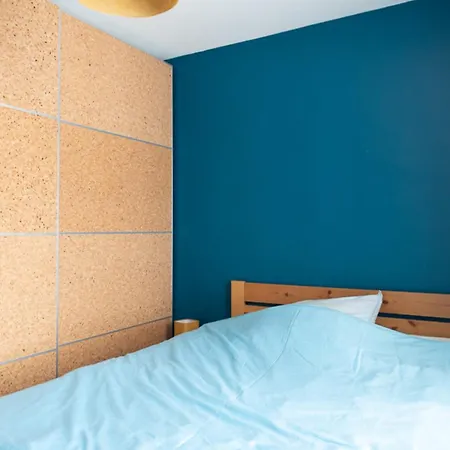 Of 26 M2 Near The Park Of Belleville *