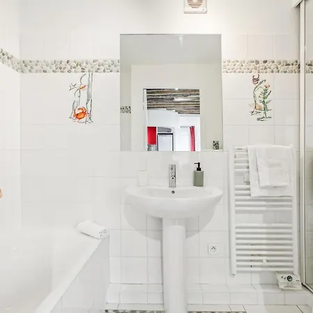 Appartement Spacious 1br In The Heart Of & Pompidou Parijs