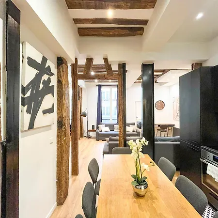 Urban Flat 67 - Spacious Parisian Flat In パリ