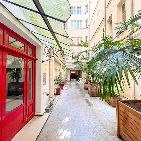Urban Flat 67 - Spacious Parisian Flat In アパート パリ