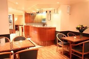 阿尔贝巴士底酒店