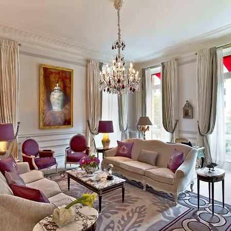 Plaza Athenee - Dorchester Collection Hotel Paris