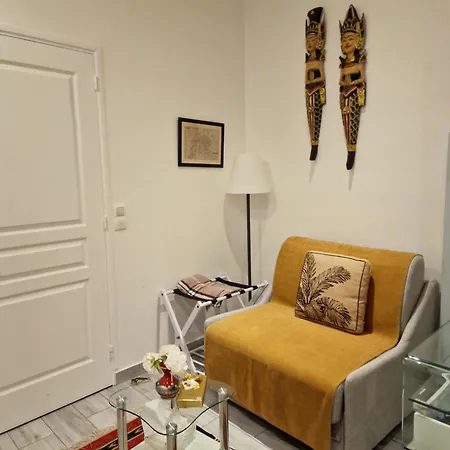 De Charme Champs Elysees Apartment