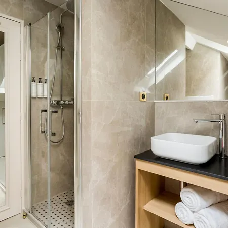 Merveil - Luxury - Champs Elysees - St Cyr I Apartment