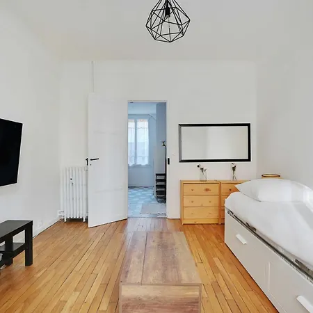 Cosy For 2p - In The Heart Of The 11th *
