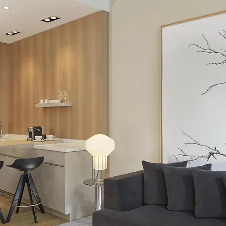 Hyatt Regency Etoile 4*