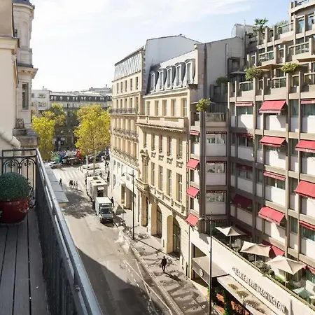 Before Making A Request, Read My Profile Host At Bottom Of Page # Quiet, Convenient, And Warm Apartment Paris