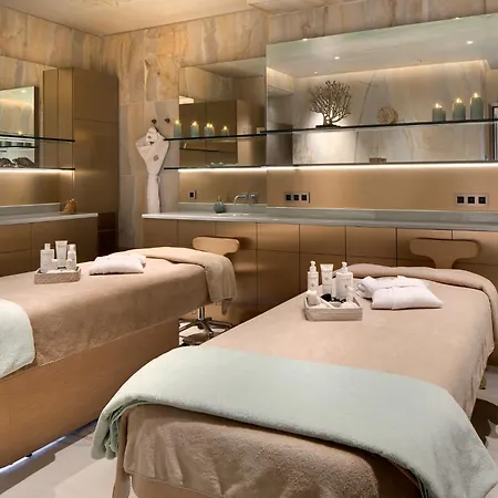 La Demeure Montaigne Hotel 5*