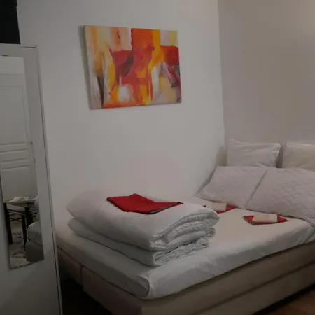A In Heart Of Montmart Sacre Coeur Apartment
