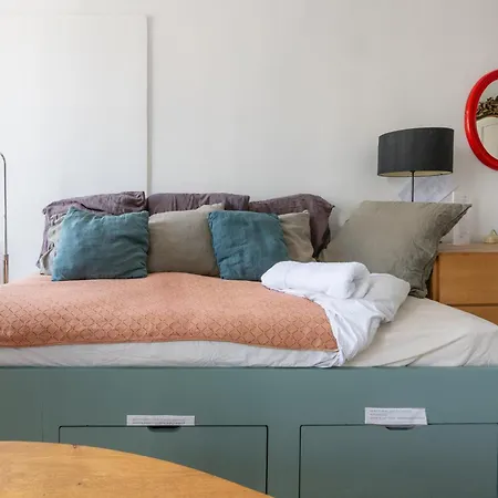 Cozy 1 Bedroom In Central Paris & Rooftop Views