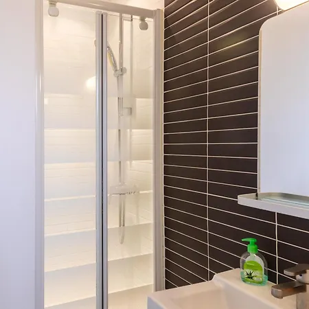 Pied-a-terre Near Bastille & Voltaire 11th * パリ