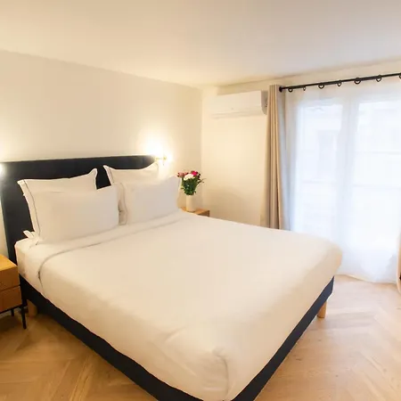 Luxury Apartment *