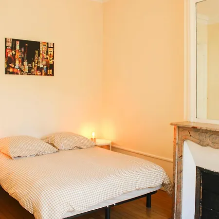 Spacious In The Heart Of Les Batignolles Appartement Parijs