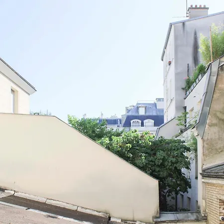 Spacious In The Heart Of Les Batignolles