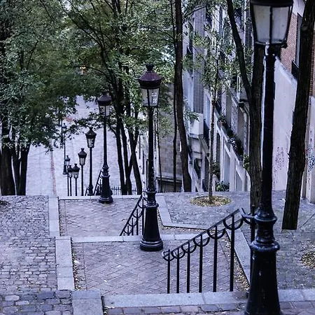 Apartment Montmartre Renoir *
