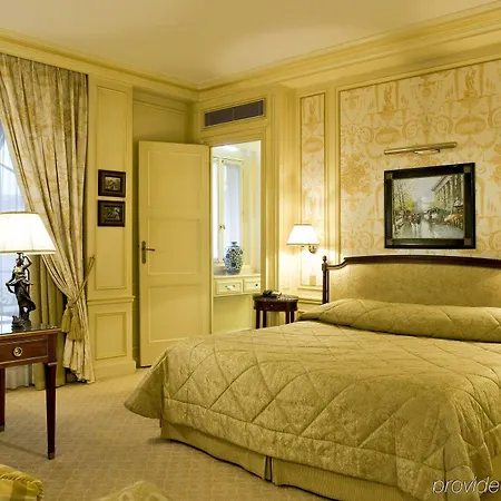 San Regis 5* Paříž