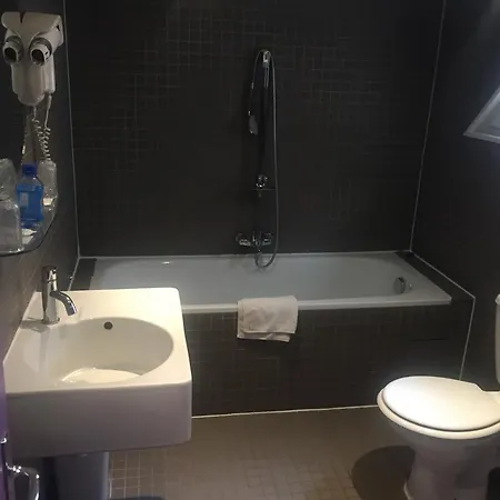 Du Parc Saint Charles Hotel Paris