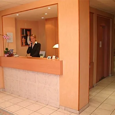 Отель Printania Porte De Versailles 2*