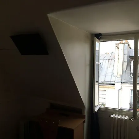 Au Royal Mad Paris