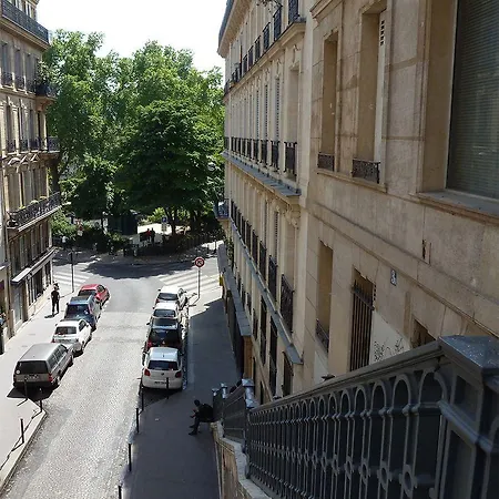 Helussi Paris