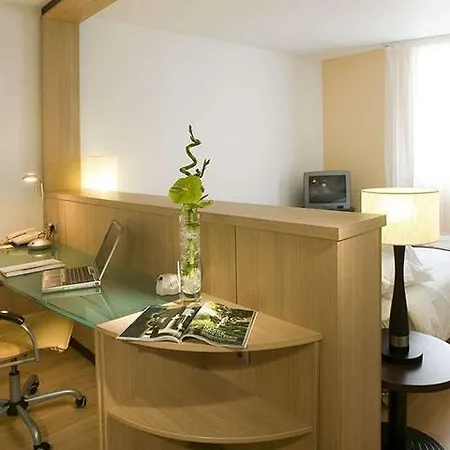 Hilton Orly Airport Hotel 4*