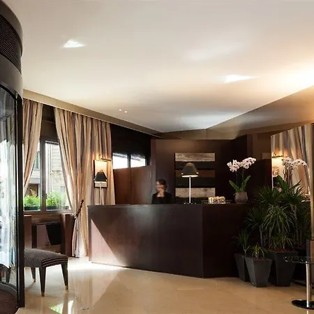 Hotel La Du Roy Champs Elysees Paris