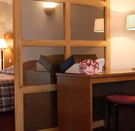 Hotel La Du Roy Champs Elysees Paris