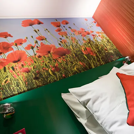 Hotel Jardins De Montmartre 3*